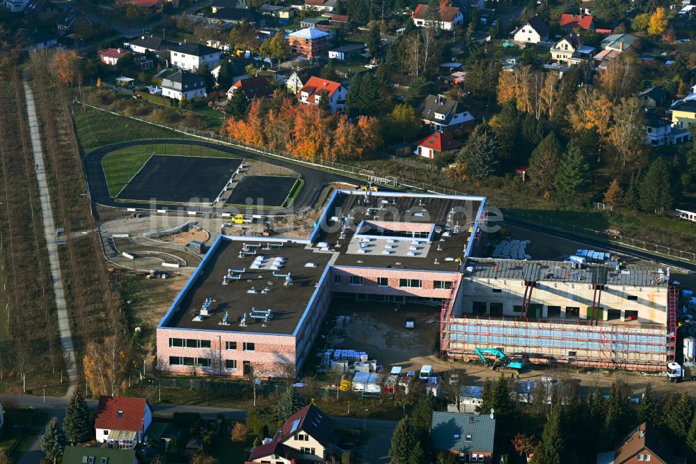 Luftbild Fredersdorf-Vogelsdorf - Baustelle zum Neubau des Schulgebäudes an der Landstraße - Lenbachstraße in Fredersdorf-Vogelsdorf im Bundesland Brandenburg, Deutschland