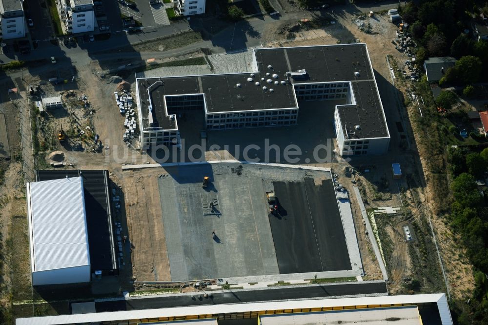 Berlin aus der Vogelperspektive: Baustelle zum Neubau des Schulgebäudes in Mahlsdorf in Berlin, Deutschland