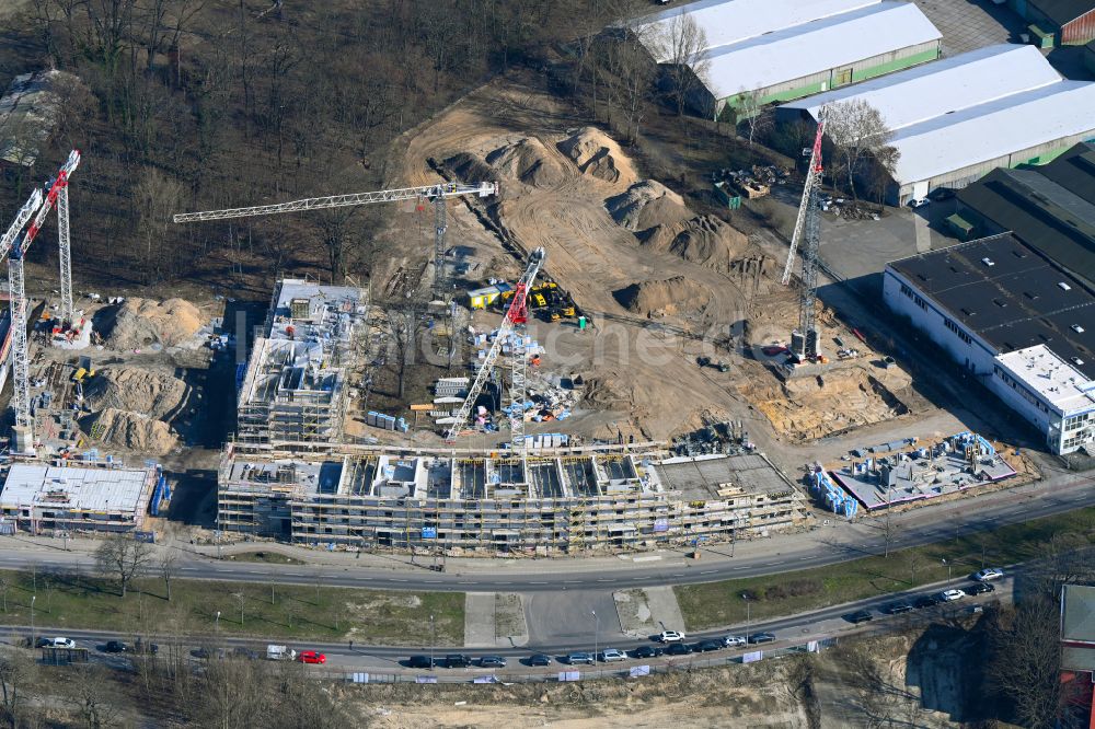 Luftbild Berlin - Baustelle zum Neubau eines Schulgebäudes im Ortsteil Haselhorst in Spandau in Berlin, Deutschland