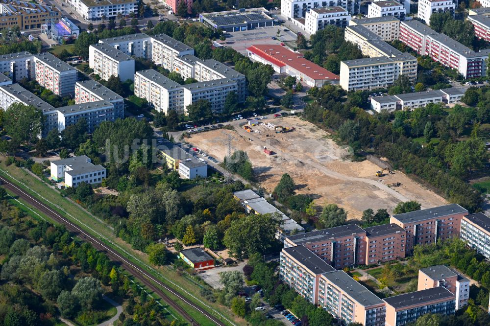Berlin aus der Vogelperspektive: Baustelle zum Neubau des Schulgebäudes im Ortsteil Hellersdorf in Berlin, Deutschland