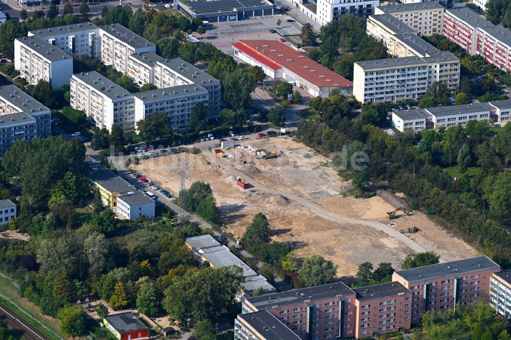 Luftbild Berlin - Baustelle zum Neubau des Schulgebäudes im Ortsteil Hellersdorf in Berlin, Deutschland