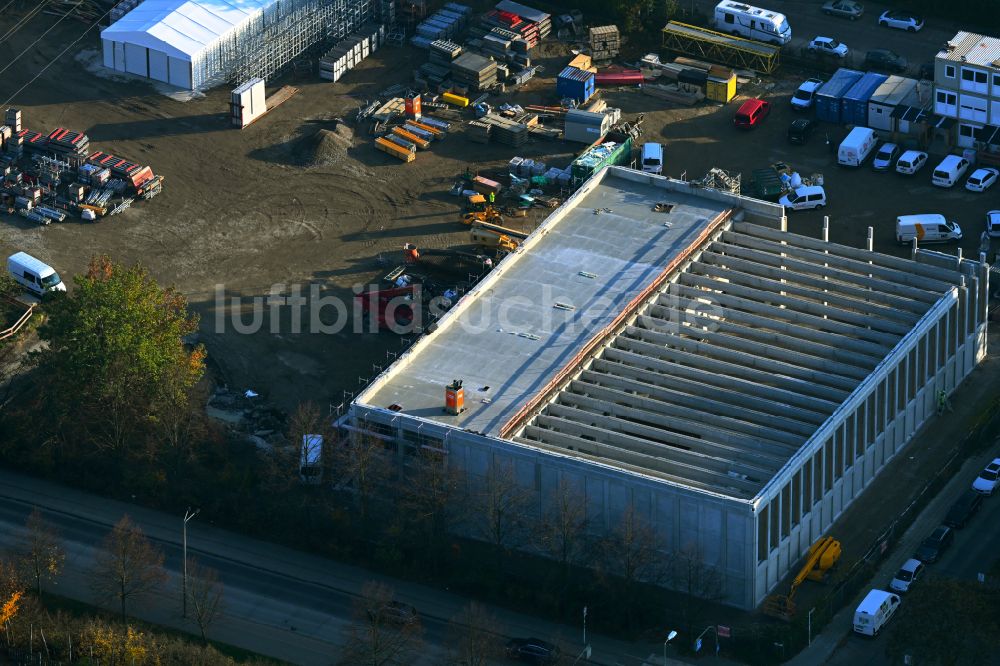 Luftbild Berlin - Baustelle zum Neubau des Schulgebäudes im Ortsteil Hellersdorf in Berlin, Deutschland