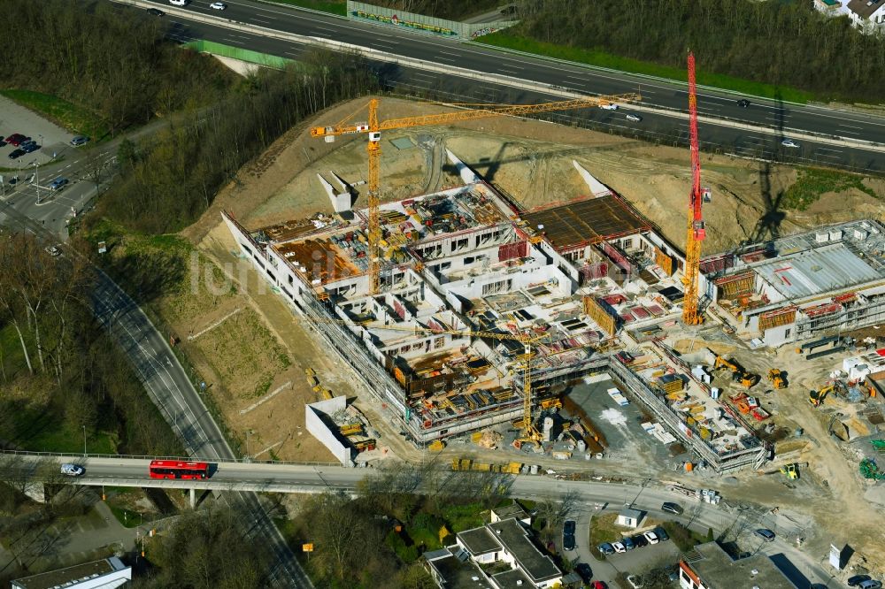 Luftaufnahme Freiberg am Neckar - Baustelle zum Neubau des Schulgebäudes der Oscar-Paret-Schule in Freiberg am Neckar im Bundesland Baden-Württemberg, Deutschland