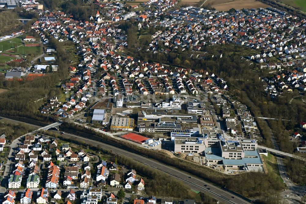 Luftbild Freiberg am Neckar - Baustelle zum Neubau des Schulgebäudes der Oscar-Paret-Schule in Freiberg am Neckar im Bundesland Baden-Württemberg, Deutschland