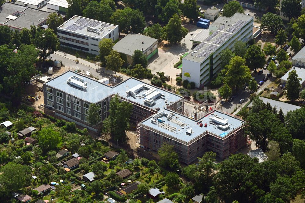 Luftaufnahme Berlin - Baustelle zum Neubau des Schulgebäudes Panke-Schule im Ortsteil Pankow in Berlin, Deutschland