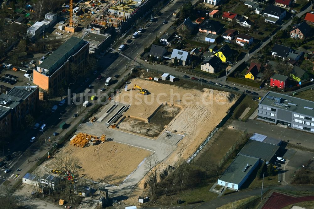 Luftaufnahme Berlin - Baustelle zum Neubau des Schulgebäudes an der Rennbahnstraße in Berlin, Deutschland