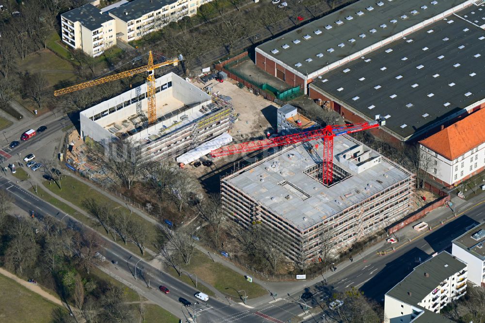 Berlin von oben - Baustelle zum Neubau des Schulgebäudes 32. Schule (Grundschule) im Ortsteil Spandau in Berlin, Deutschland