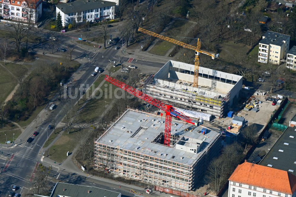 Luftbild Berlin - Baustelle zum Neubau des Schulgebäudes 32. Schule (Grundschule) im Ortsteil Spandau in Berlin, Deutschland