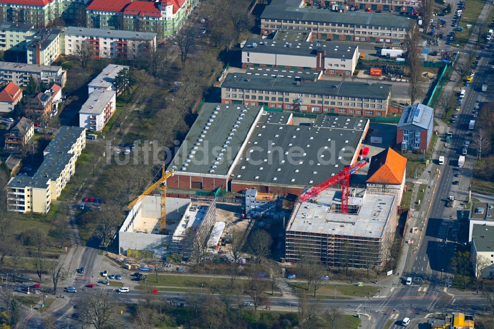 Luftaufnahme Berlin - Baustelle zum Neubau des Schulgebäudes 32. Schule (Grundschule) im Ortsteil Spandau in Berlin, Deutschland