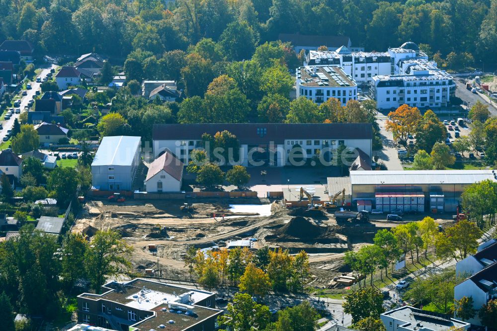 Luftaufnahme Bernau - Baustelle zum Neubau des Schulgebäudes Schule am Kirschgarten in Bernau im Bundesland Brandenburg, Deutschland