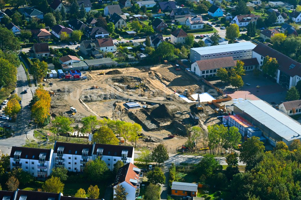 Bernau von oben - Baustelle zum Neubau des Schulgebäudes Schule am Kirschgarten in Bernau im Bundesland Brandenburg, Deutschland