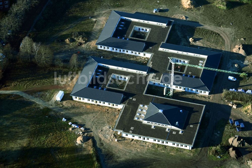 Berlin von oben - Baustelle zum Neubau des Schulgebäudes Schule ohne Grenzen im Ortsteil Hakenfelde in Berlin, Deutschland