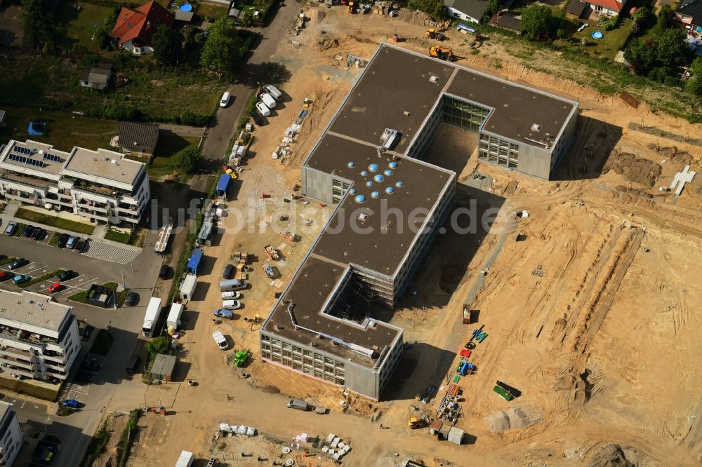 Berlin von oben - Baustelle zum Neubau des Schulgebäudes An der Schule im Ortsteil Mahlsdorf in Berlin, Deutschland