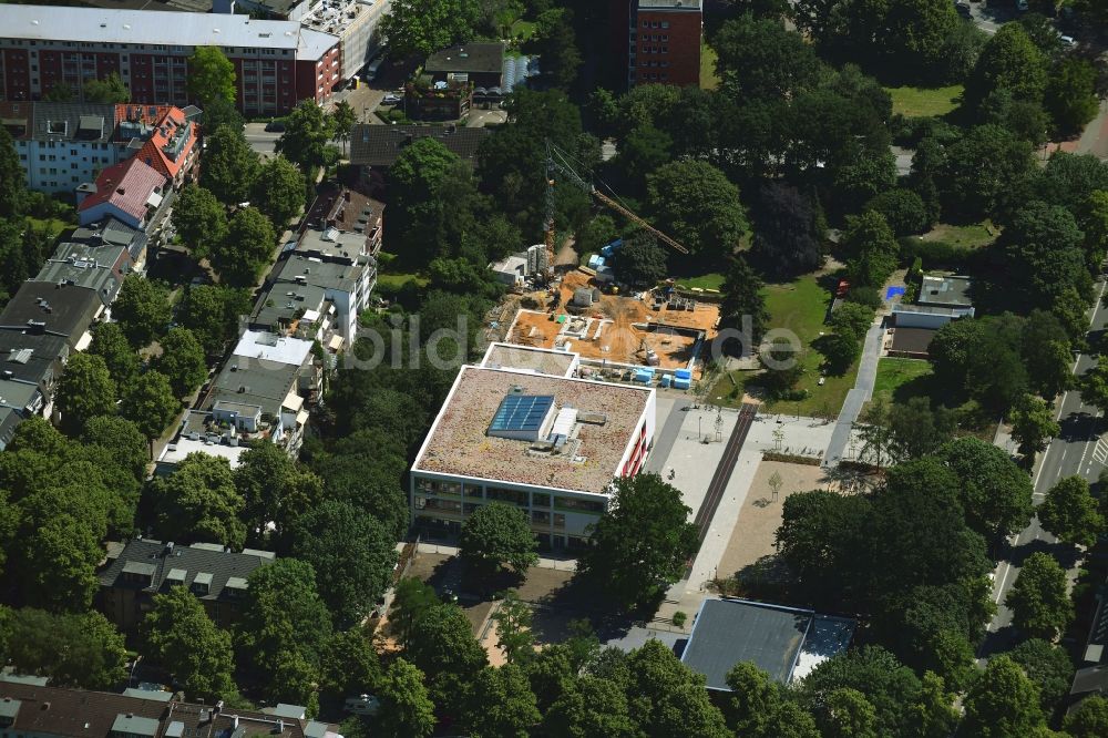 Luftbild Hamburg - Baustelle zum Neubau des Schulgebäudes Schule Richardstraße im Ortsteil Eilbek in Hamburg, Deutschland