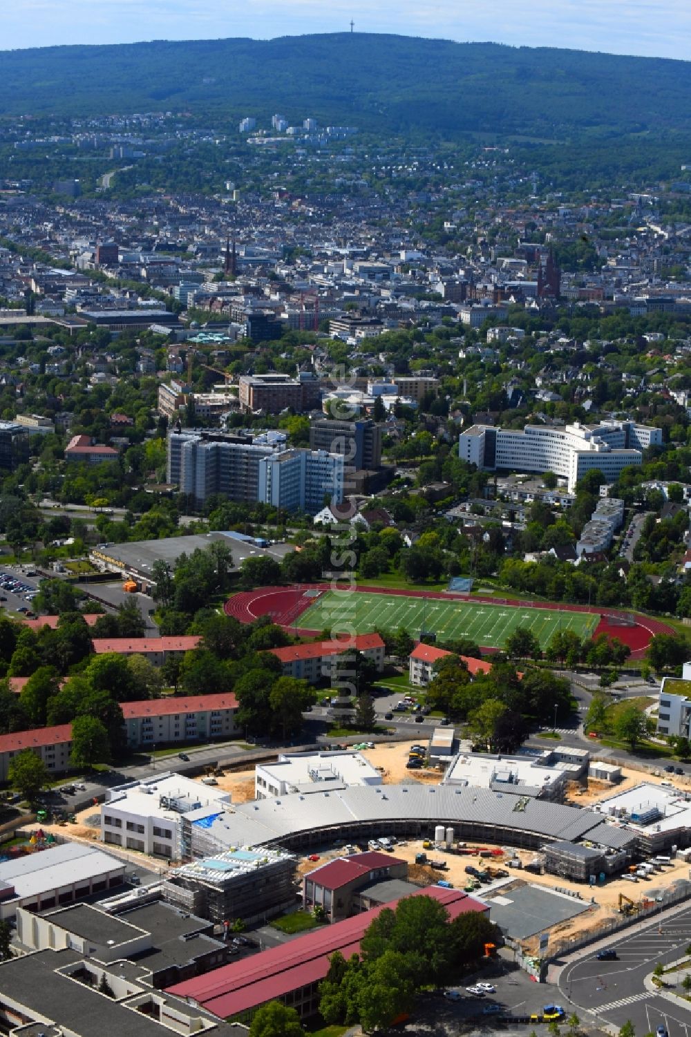 Luftaufnahme Wiesbaden - Baustelle zum Neubau des Schulgebäudes an der Virginiastraße in Wiesbaden im Bundesland Hessen, Deutschland