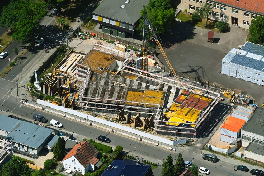 Luftbild Berlin - Baustelle zum Neubau des Schulgebäudes des Zentrum für Sprache & Bewegung (ZSB) auf dem Campus Efeuweg in Berlin, Deutschland