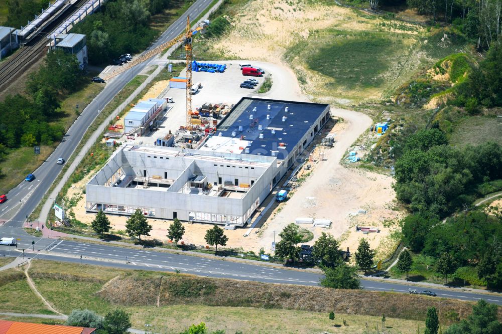 Luftaufnahme Falkensee - Baustelle zum Neubau der Schwimmhalle in Falkensee im Bundesland Brandenburg, Deutschland