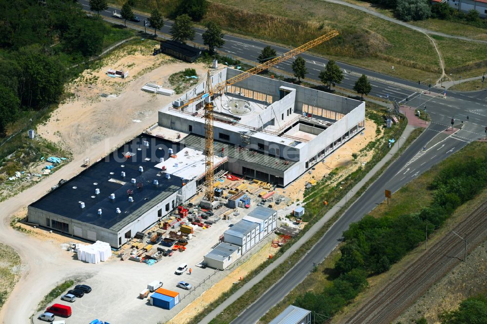 Luftbild Falkensee - Baustelle zum Neubau der Schwimmhalle in Falkensee im Bundesland Brandenburg, Deutschland