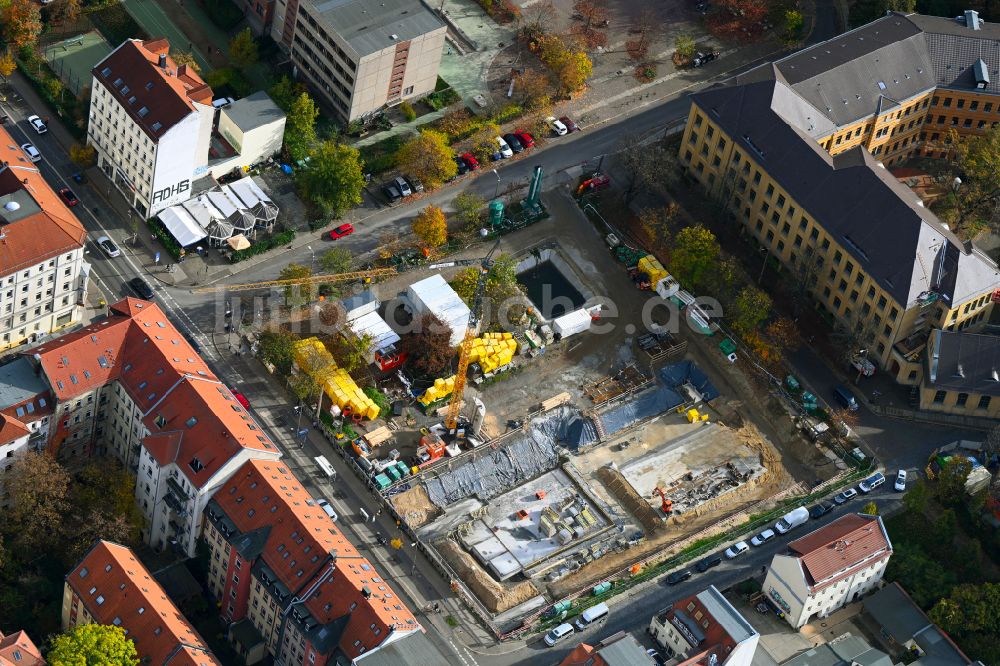 Leipzig von oben - Baustelle zum Neubau der Schwimmhalle auf dem Otto-Runki-Platz in Leipzig im Bundesland Sachsen, Deutschland