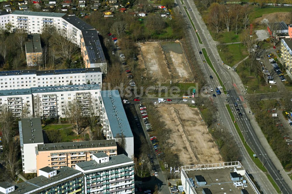 Berlin aus der Vogelperspektive: Baustelle zum Neubau eines Seniorenzentrums im Ortsteil Hellersdorf in Berlin, Deutschland