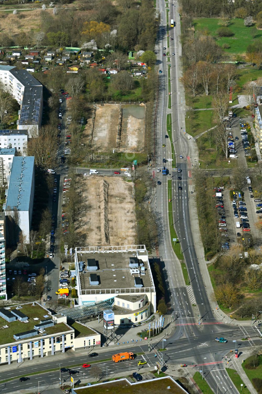 Luftbild Berlin - Baustelle zum Neubau eines Seniorenzentrums im Ortsteil Hellersdorf in Berlin, Deutschland