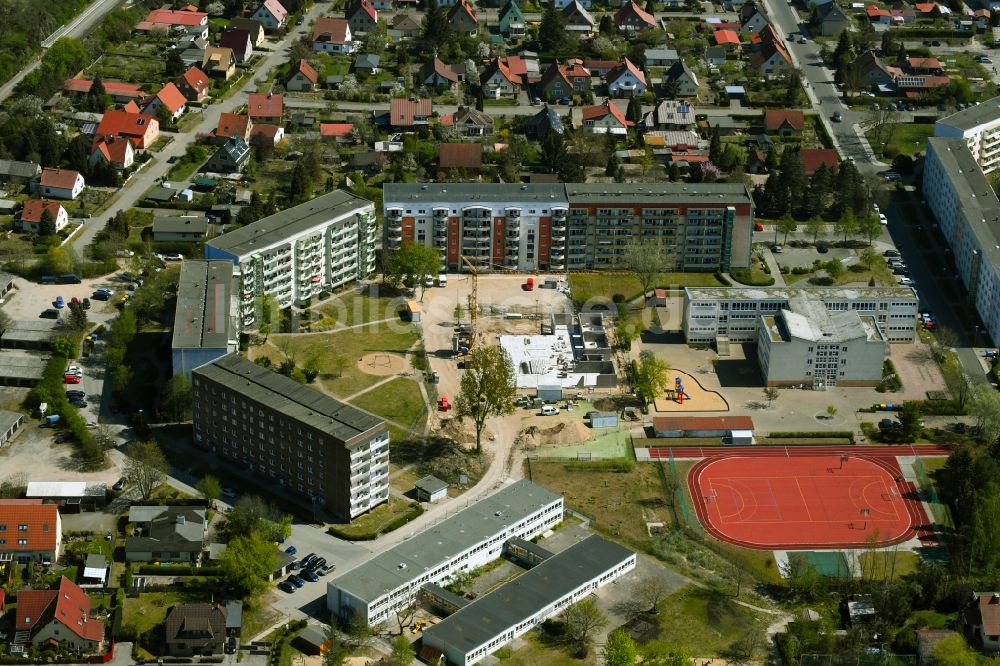 Luftbild Templin - Baustelle zum Neubau der Sporthalle an der Egelpfuhl-Schule in Templin im Bundesland Brandenburg, Deutschland