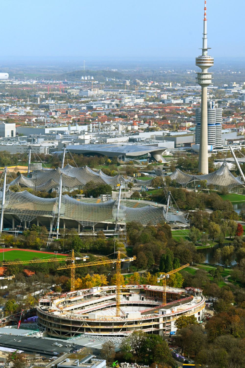 München von oben - Baustelle zum Neubau der Sporthalle SAP Garden in München im Bundesland Bayern, Deutschland