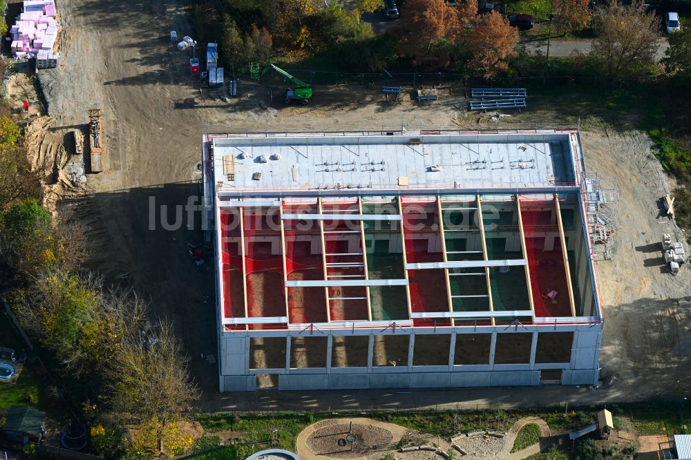 Berlin aus der Vogelperspektive: Baustelle zum Neubau der Sporthalle Typensporthalle (TSH) in Berlin, Deutschland