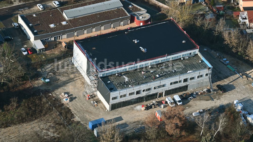 Berlin aus der Vogelperspektive: Baustelle zum Neubau der Sporthalle Typensporthalle (TSH) in Berlin, Deutschland