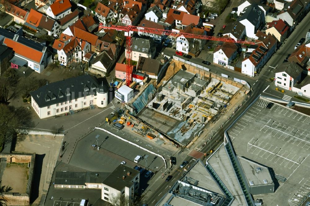 Luftaufnahme Hofheim am Taunus - Baustelle zum Neubau einer Stadtbücherei am Kellereiplatz in Hofheim am Taunus im Bundesland Hessen, Deutschland