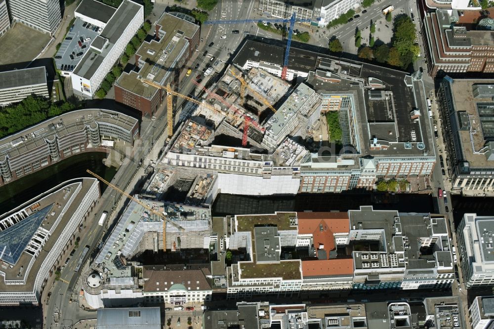 Luftbild Hamburg - Baustelle zum Neubau des Stadtquartiers Stadthöfe an der Stadthausbrücke in der Innenstadt von Hamburg