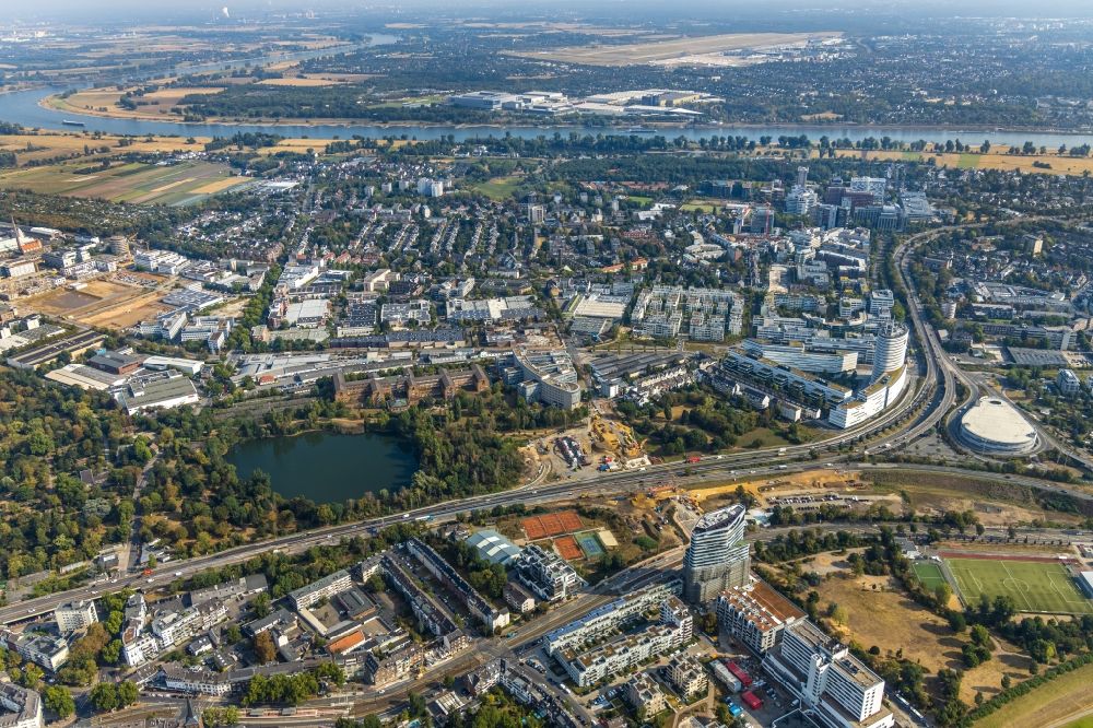 Luftaufnahme Düsseldorf - Baustelle zum Neubau des Straßen- Brückenbauwerk der Bundesstraße B7 im Ortsteil Heerdt in Düsseldorf im Bundesland Nordrhein-Westfalen, Deutschland