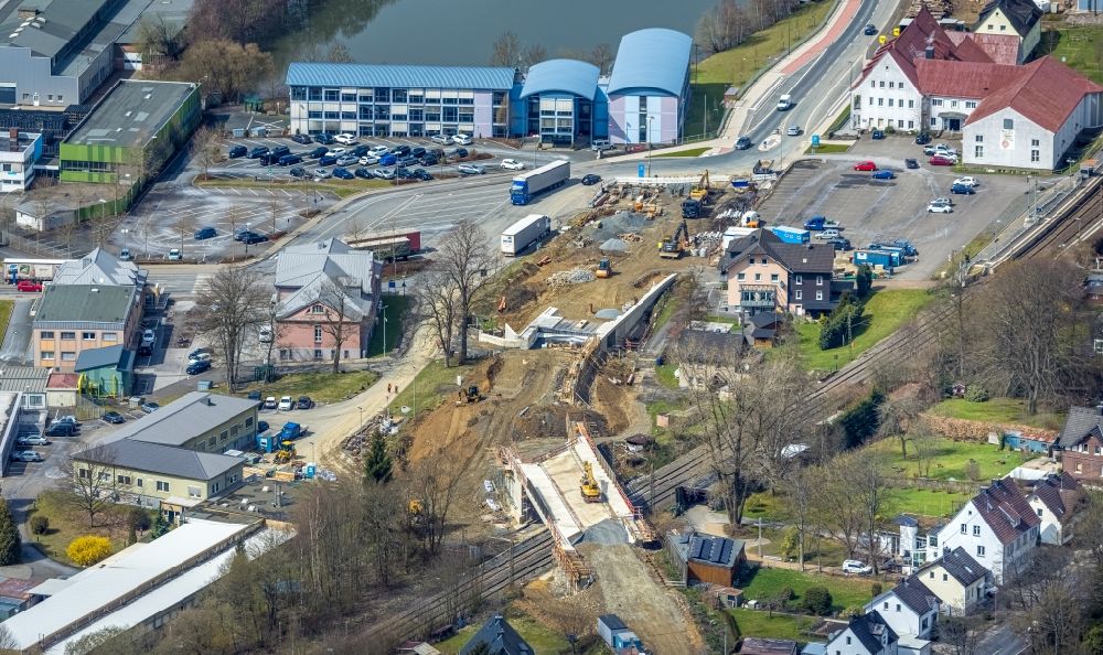 Luftaufnahme Kreuztal - Baustelle zum Neubau des Straßen- Brückenbauwerk entlang der Hagener Straße - B517 im Ortsteil Eichen in Kreuztal im Bundesland Nordrhein-Westfalen, Deutschland