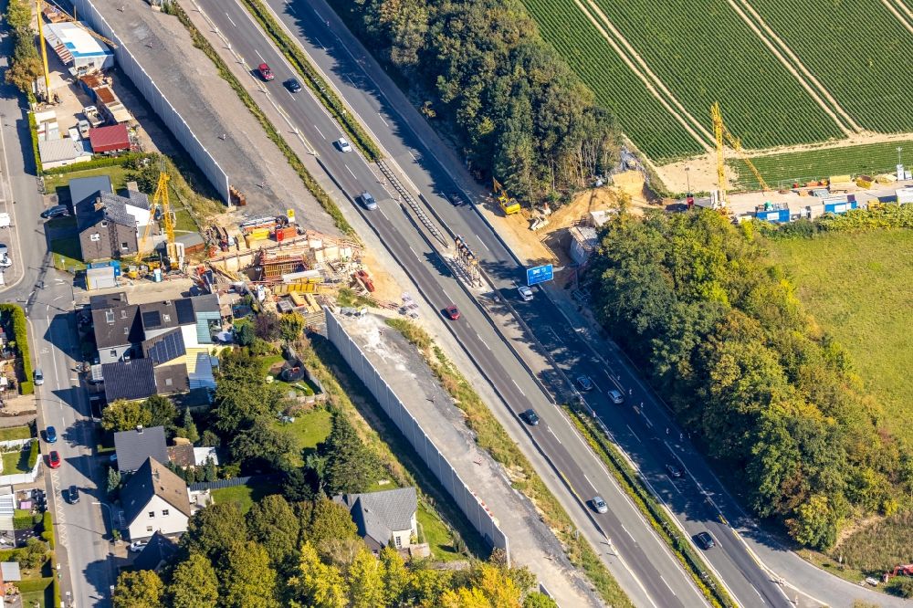 Luftaufnahme Holzwickede - Baustelle zum Neubau des Straßen- Brückenbauwerk entlang der Kurze Straße über die Bundesstraße B1 in Holzwickede im Bundesland Nordrhein-Westfalen, Deutschland