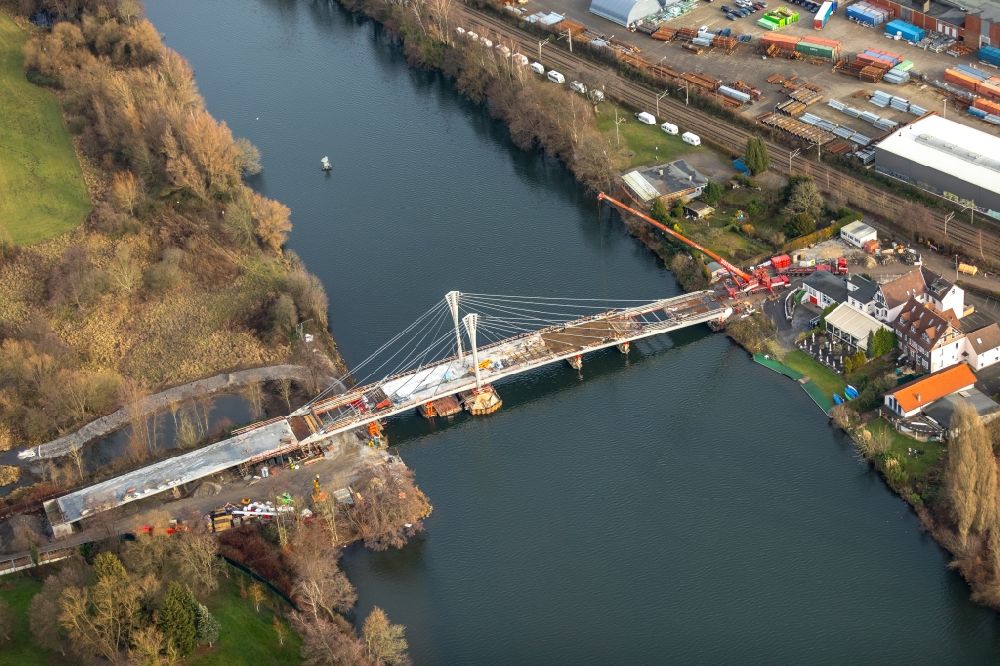 Essen aus der Vogelperspektive: Baustelle zum Neubau des Straßen- Brückenbauwerk Kampmannbrücke über die Ruhr in Essen im Bundesland Nordrhein-Westfalen