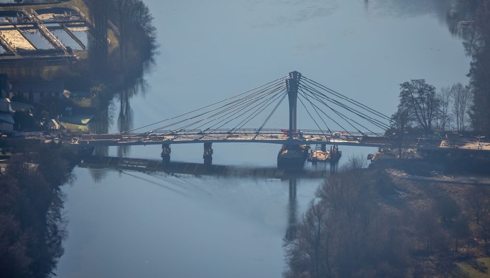 Luftaufnahme Essen - Baustelle zum Neubau des Straßen- Brückenbauwerk Kampmannbrücke über die Ruhr in Essen im Bundesland Nordrhein-Westfalen