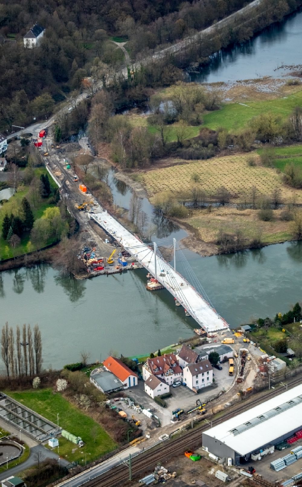 Luftbild Essen - Baustelle zum Neubau des Straßen- Brückenbauwerk Kampmannbrücke über die Ruhr in Essen im Bundesland Nordrhein-Westfalen