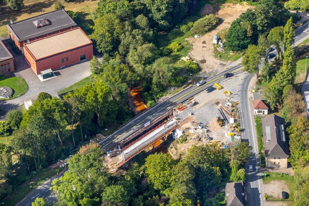 Witten von oben - Baustelle zum Neubau des Straßen- Brückenbauwerk der Ruhrdeich-Brücke in Witten im Bundesland Nordrhein-Westfalen, Deutschland