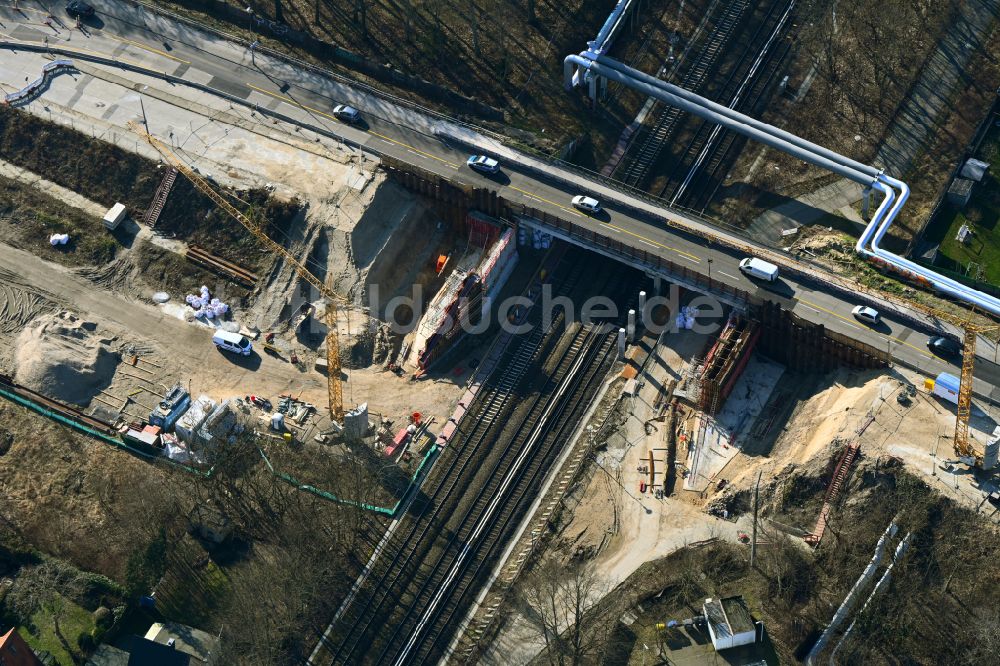Berlin von oben - Baustelle zum Neubau des Straßen- Brückenbauwerk Südliche Blumberger Damm Brücke in Berlin, Deutschland