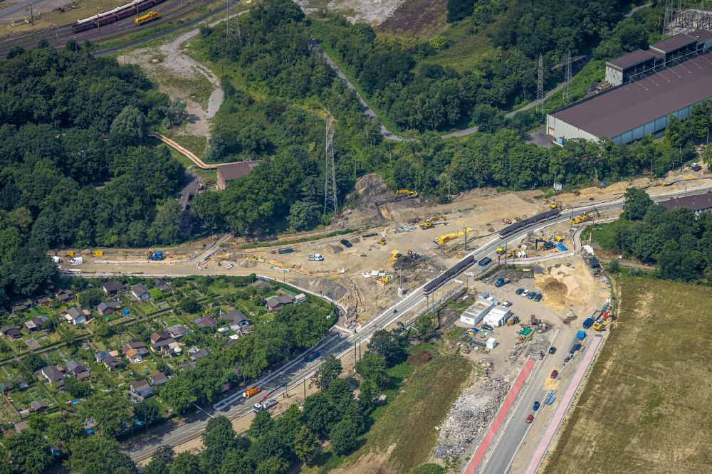 Luftaufnahme Duisburg - Baustelle zum Neubau des Straßenverlaufes Willi-Brandt-Ring in Duisburg im Bundesland Nordrhein-Westfalen, Deutschland