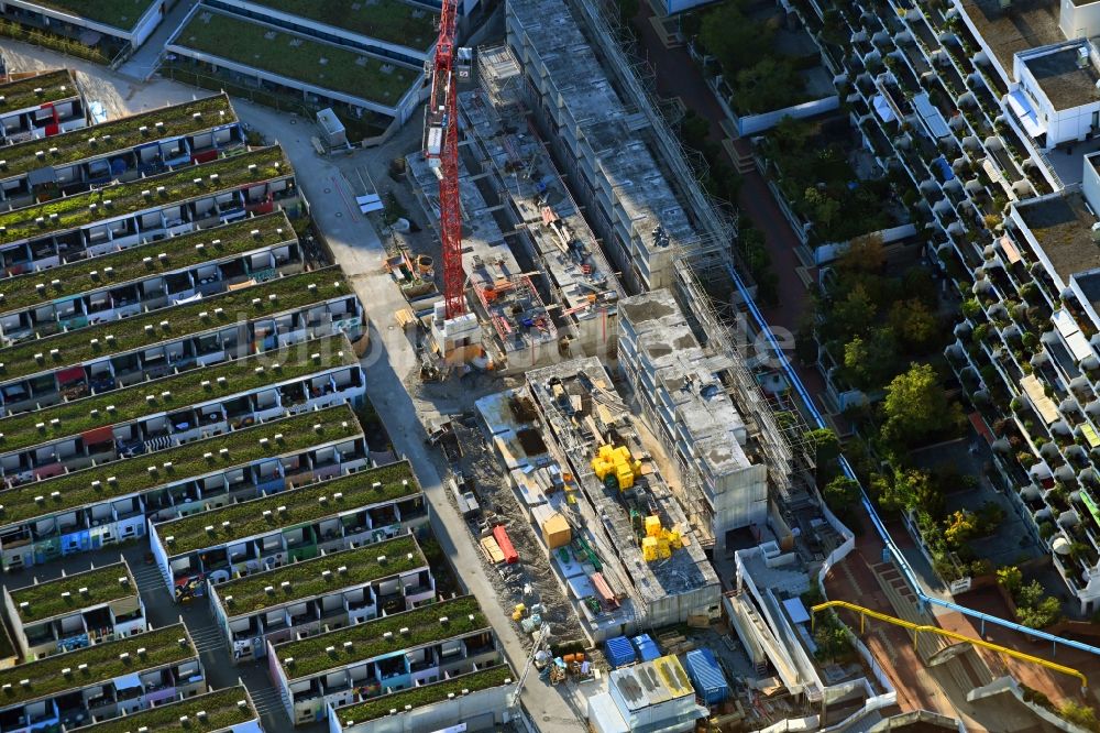 München von oben - Baustelle zum Neubau eines Studenten- Wohnheim - Gebäude im Olympiadorf in München im Bundesland Bayern, Deutschland