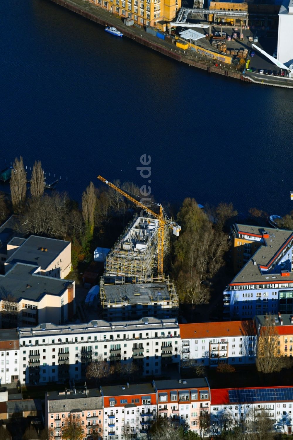 Luftaufnahme Berlin - Baustelle zum Neubau eines Studenten- Wohnheim - Gebäude an der Schnellerstraße im Ortsteil Schöneweide in Berlin, Deutschland