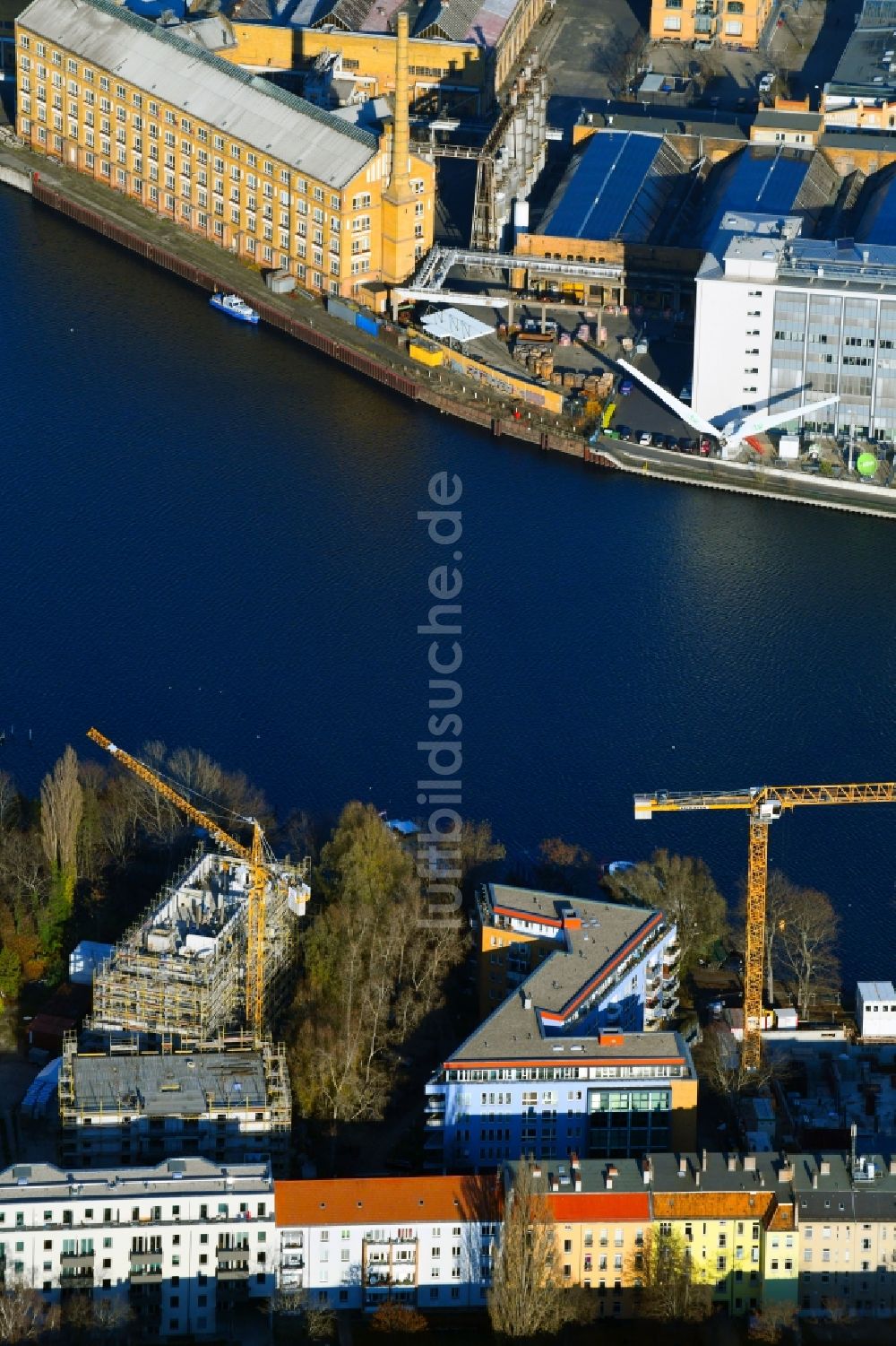 Luftbild Berlin - Baustelle zum Neubau eines Studenten- Wohnheim - Gebäude an der Schnellerstraße im Ortsteil Schöneweide in Berlin, Deutschland