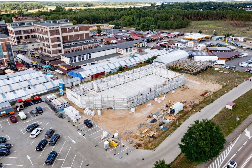 Niederwutzen aus der Vogelperspektive: Baustelle zum Neubau eines Supermarkts in Niederwutzen in Woiwodschaft Westpommern, Polen