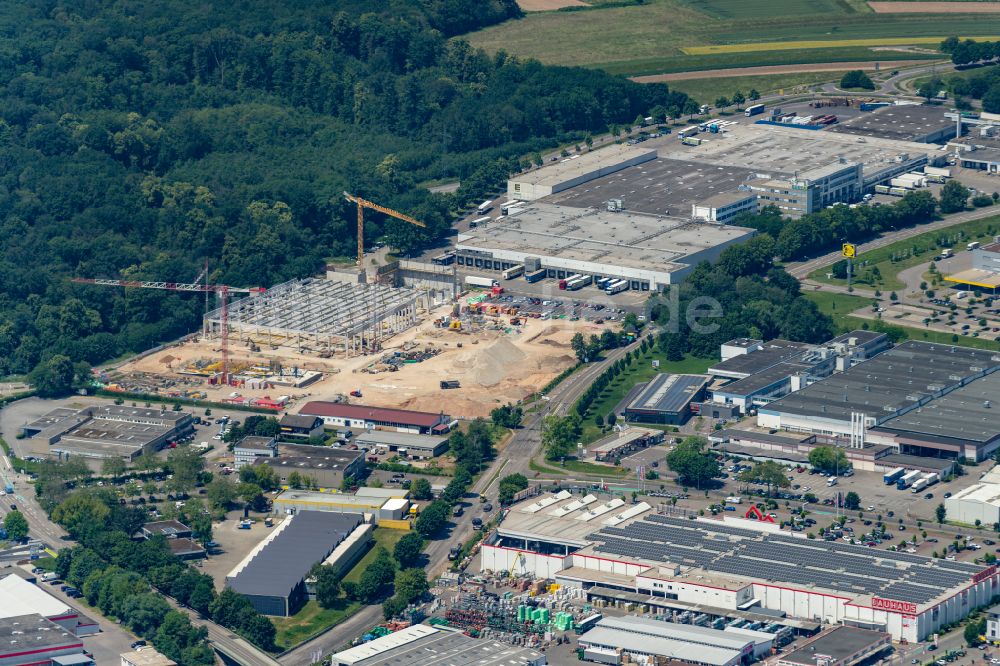 Luftaufnahme Offenburg - Baustelle zum Neubau eines Supermarkts in Offenburg im Bundesland Baden-Württemberg, Deutschland