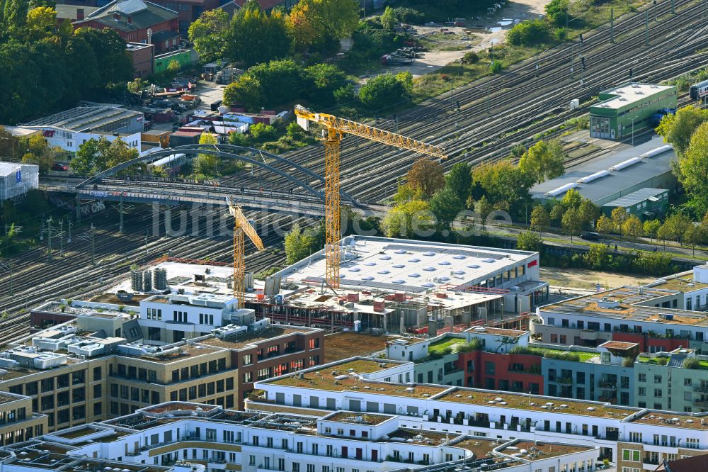 Berlin aus der Vogelperspektive: Baustelle zum Neubau eines Supermarkts REWE in Berlin, Deutschland