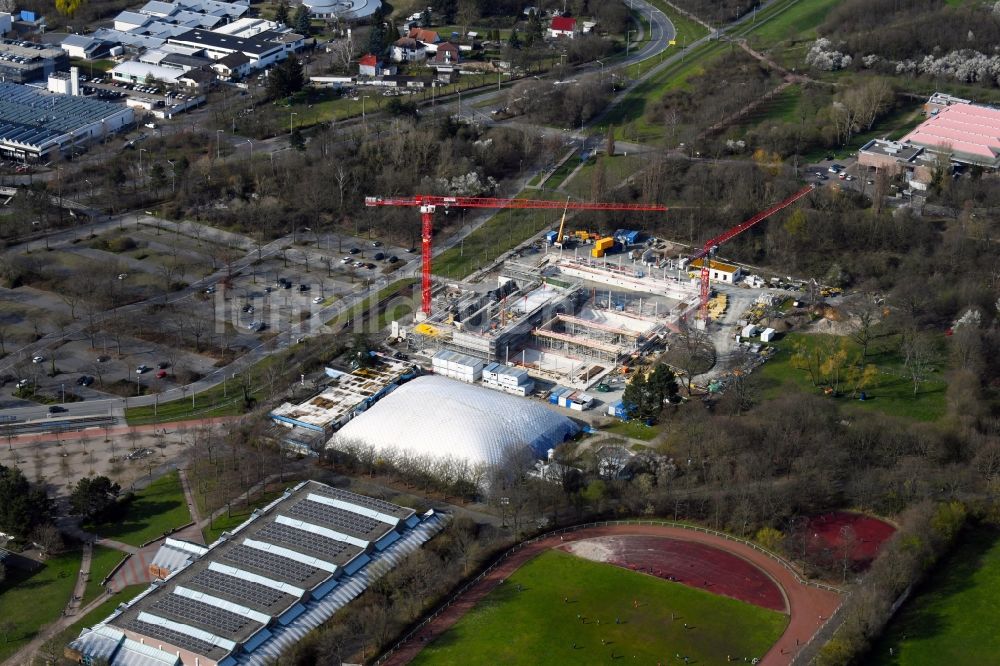 Luftbild Darmstadt - Baustelle zum Neubau der Therme und Schwimmbecken am Freibad der Freizeiteinrichtung Nordbad in Darmstadt im Bundesland Hessen, Deutschland