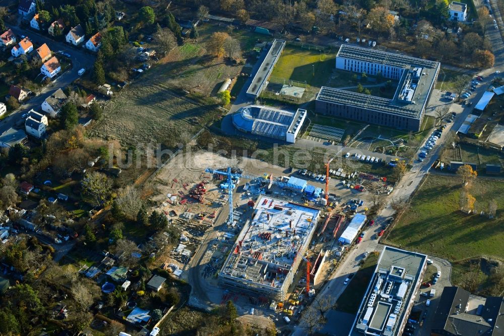 Berlin von oben - Baustelle zum Neubau TZR Tiermedizinisches Zentrum für Resistenzforschung im Ortsteil Zehlendorf in Berlin, Deutschland