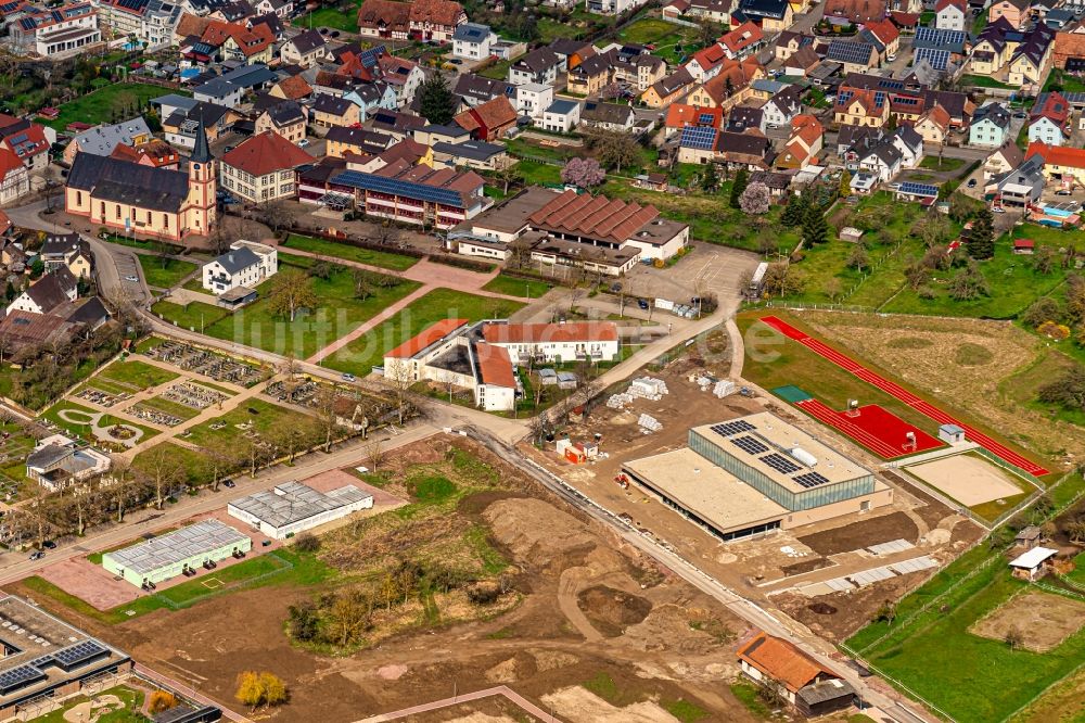 Luftaufnahme Rust - Baustelle zum Neubau der Veranstaltungshalle Rheingießenhalle in Rust im Bundesland Baden-Württemberg, Deutschland