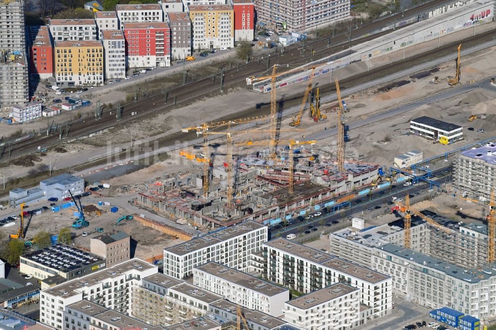 Luftbild Berlin - Baustelle zum Neubau eines Wohn- und Geschäftshauses QH Core im Ortsteil Moabit in Berlin, Deutschland